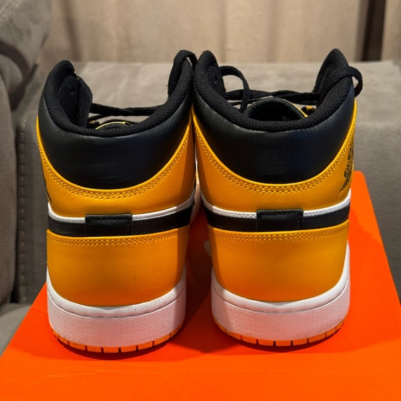 Jordan 1 Mid - Picture 4 of 9